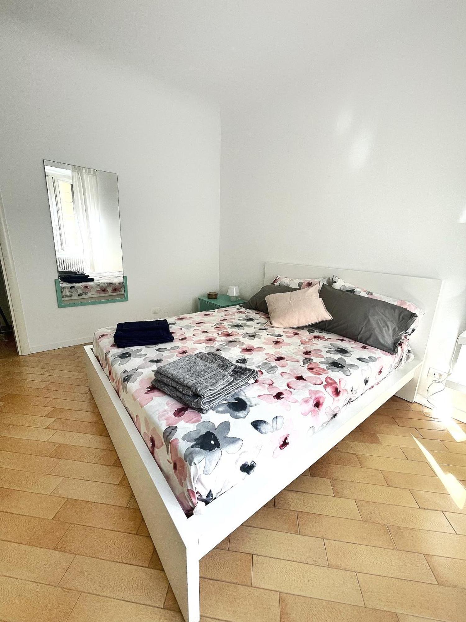 Ferienwohnung Ampio E Accogliente Bilocale - Fara 1, Porta Nuova Mailand Exterior foto